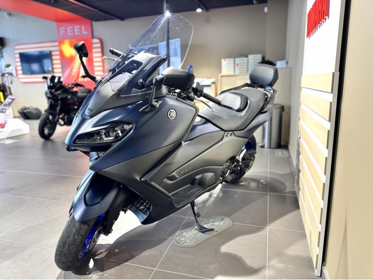 YAMAHA TMAX 560