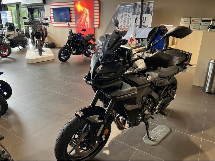 YAMAHA TRACER 9