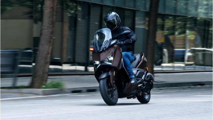 XMAX 125 TECH MAX (24)